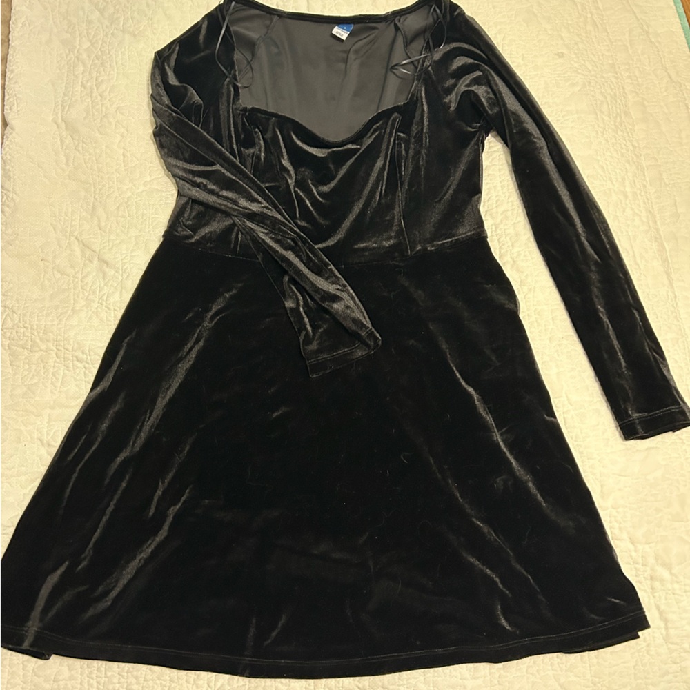 Old Navy Black Velvet Long Sleeve Dress